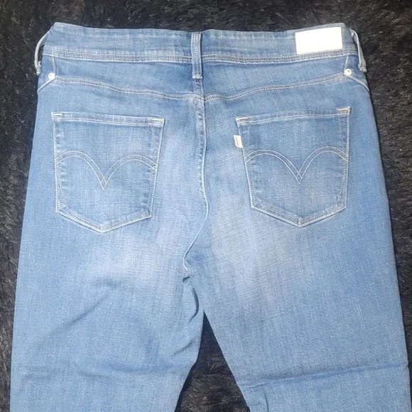Levis white tag ladies' mid-rise skinny jeans, size 12, 30" waist - Picture 2 of 13